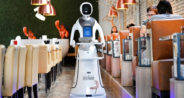 clientes robots humanoides