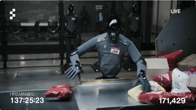 Un robot humanoide Figure 03 trabajando en tareas logísticas
