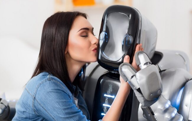 Una chica besa a un robot